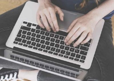 Can we trust what we see online? with Dr Elvira Perez Vallejos